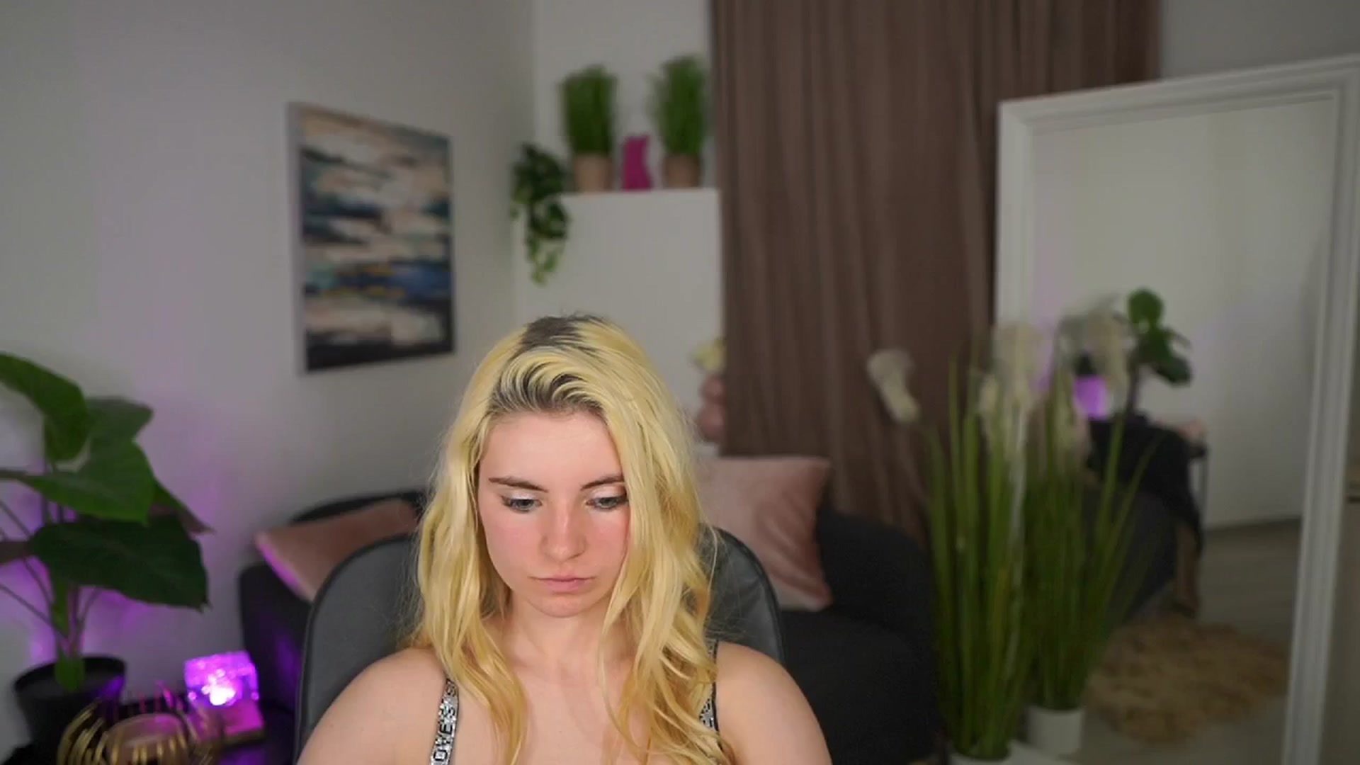 Gallery image thumbnail from Jetpearl74's myfreecams stream on, 03/25/2026, 22:00 image 17 of 20