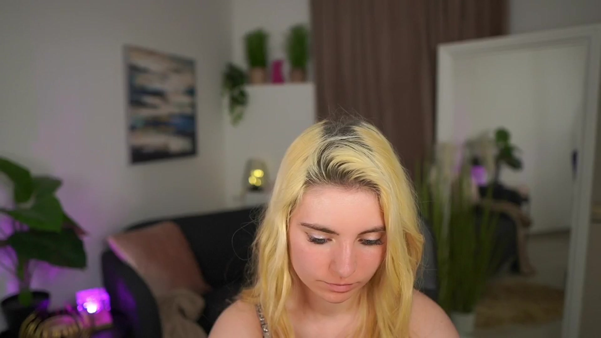 Gallery image thumbnail from Jetpearl74's myfreecams stream on, 03/26/2026, 01:03 image 18 of 20
