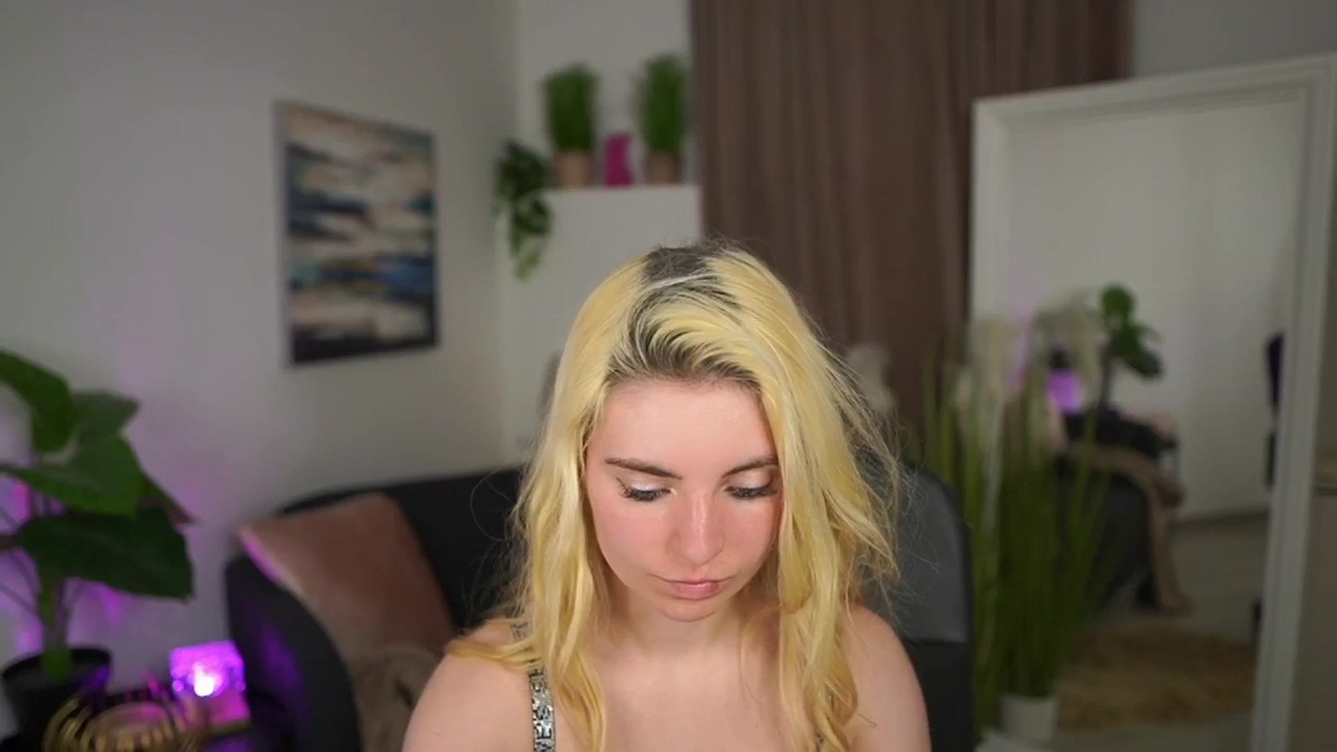 Gallery image thumbnail from Jetpearl74's myfreecams stream on, 03/26/2026, 01:03 image 13 of 20