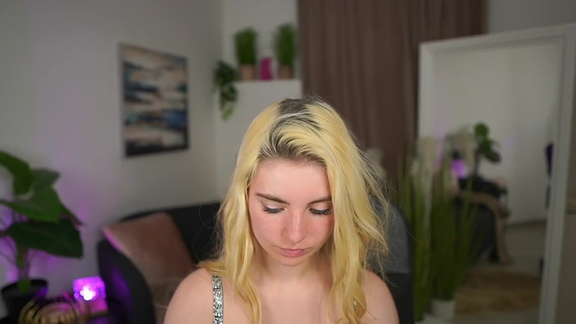 Gallery image thumbnail from Jetpearl74's myfreecams stream on, 03/26/2026, 01:03 image 15 of 20