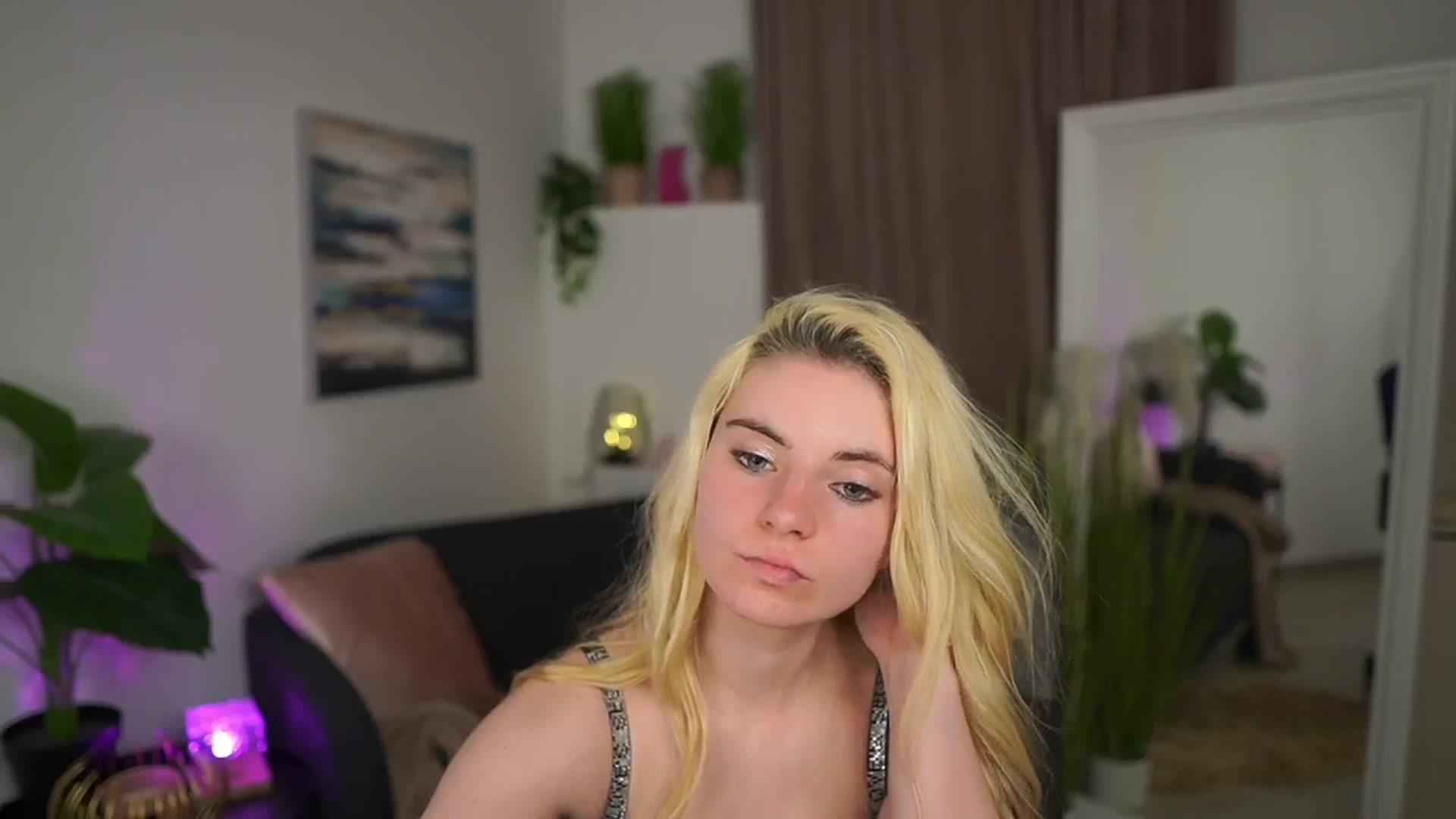 Gallery image thumbnail from Jetpearl74's myfreecams stream on, 03/26/2026, 01:03 image 12 of 20