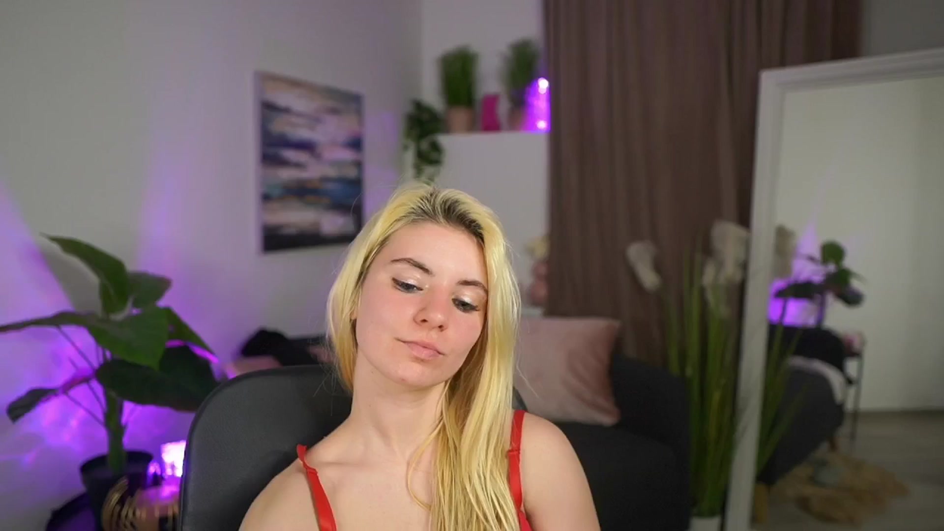 Gallery image thumbnail from Jetpearl74's myfreecams stream on, 03/27/2026, 01:32 image 12 of 20