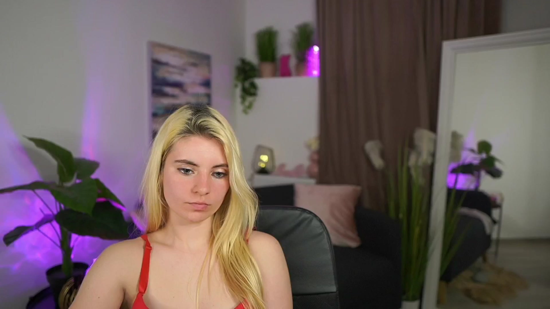 Gallery image thumbnail from Jetpearl74's myfreecams stream on, 03/27/2026, 01:32 image 16 of 20