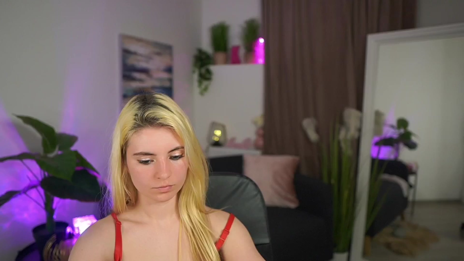 Gallery image thumbnail from Jetpearl74's myfreecams stream on, 03/27/2026, 01:32 image 18 of 20