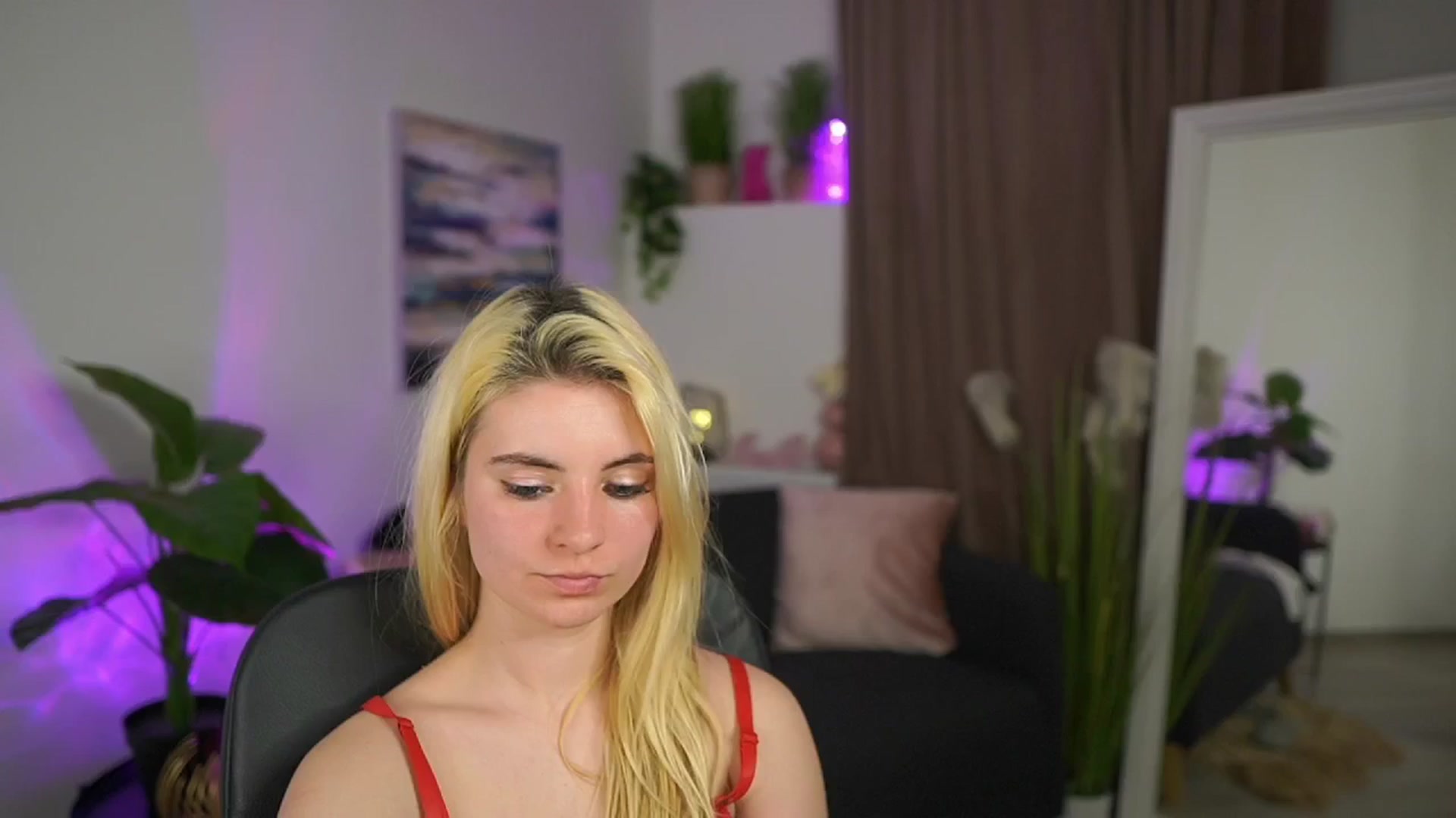 Gallery image thumbnail from Jetpearl74's myfreecams stream on, 03/27/2026, 01:32 image 13 of 20