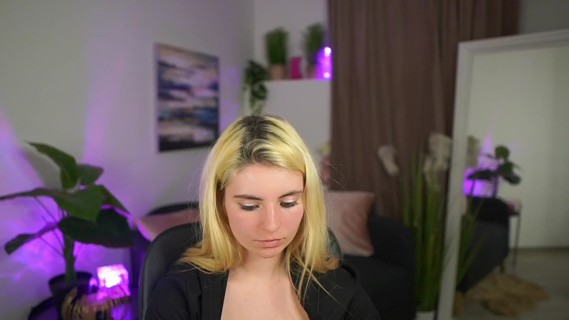 Gallery image thumbnail from Jetpearl74's myfreecams stream on, 03/27/2026, 01:32 image 6 of 20
