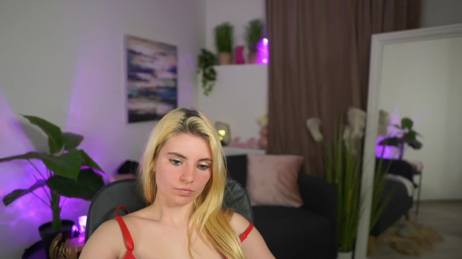 Gallery image thumbnail from Jetpearl74's myfreecams stream on, 03/27/2026, 01:32 image 14 of 20