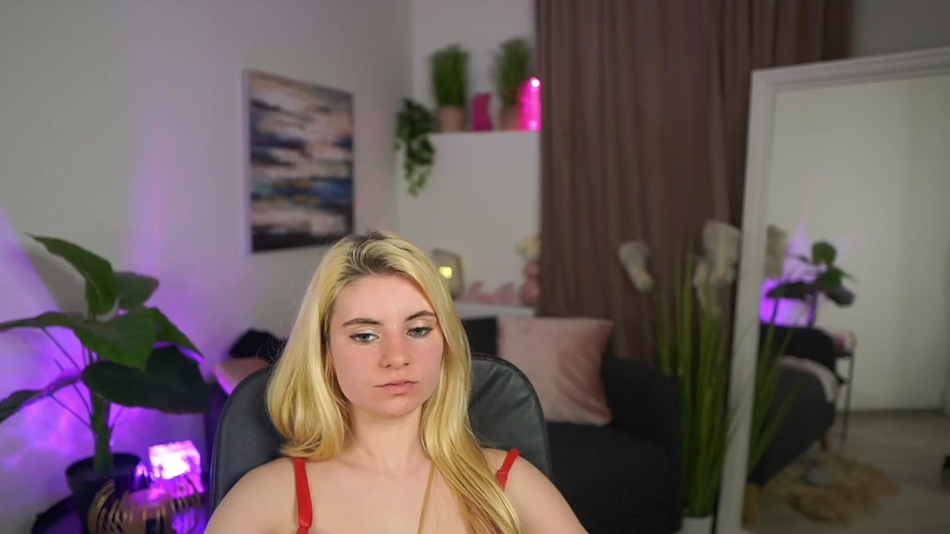 Gallery image thumbnail from Jetpearl74's myfreecams stream on, 03/27/2026, 01:32 image 19 of 20
