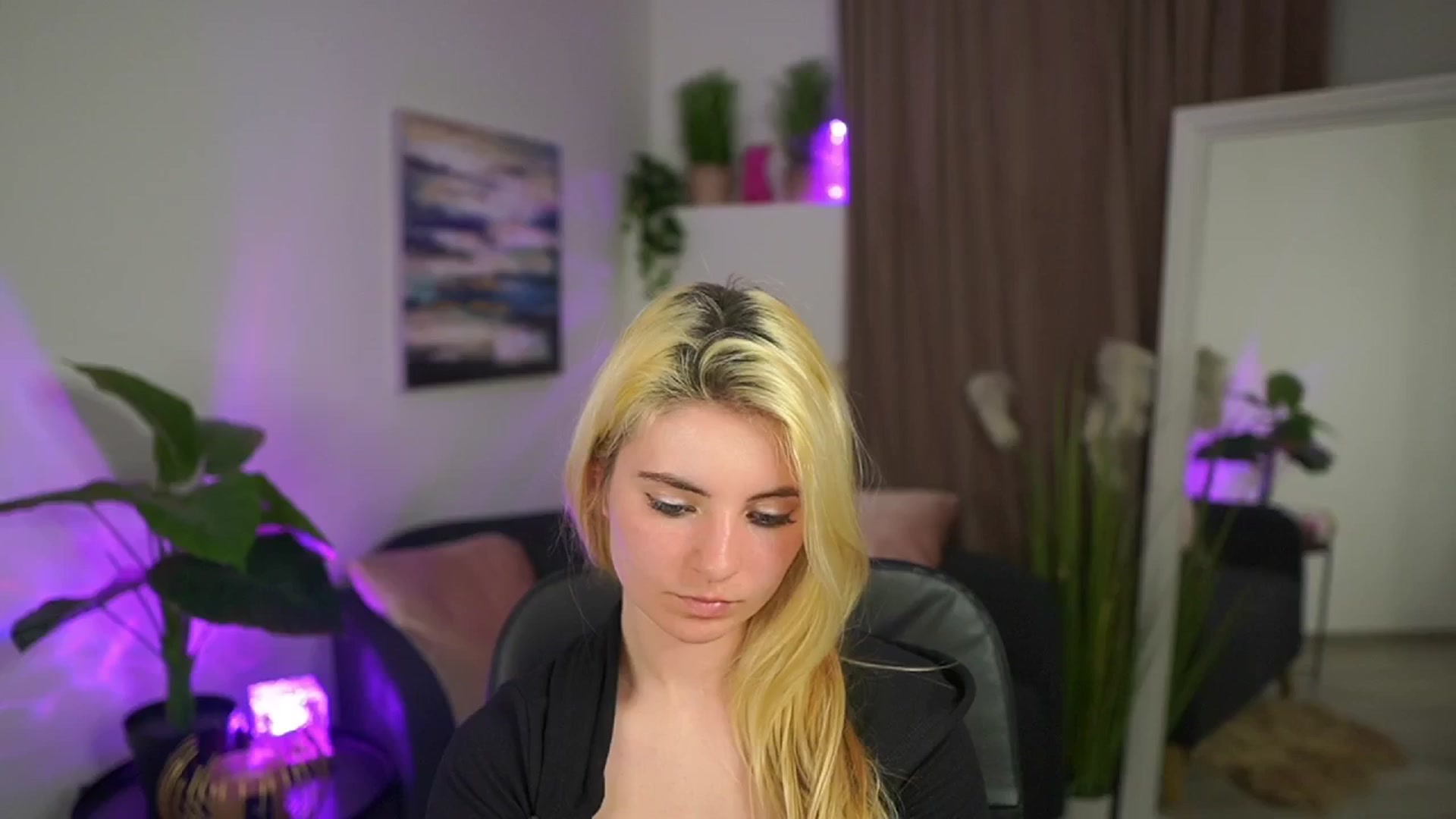 Gallery image thumbnail from Jetpearl74's myfreecams stream on, 03/27/2026, 01:32 image 7 of 20