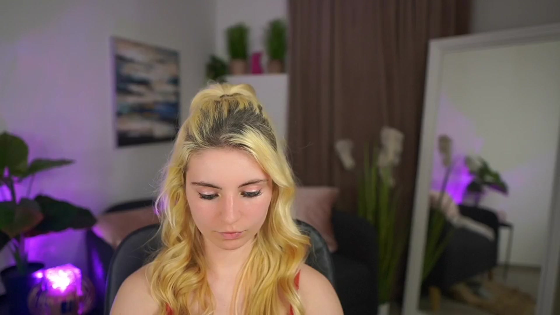 Gallery image thumbnail from Jetpearl74's myfreecams stream on, 03/29/2026, 20:13 image 15 of 20