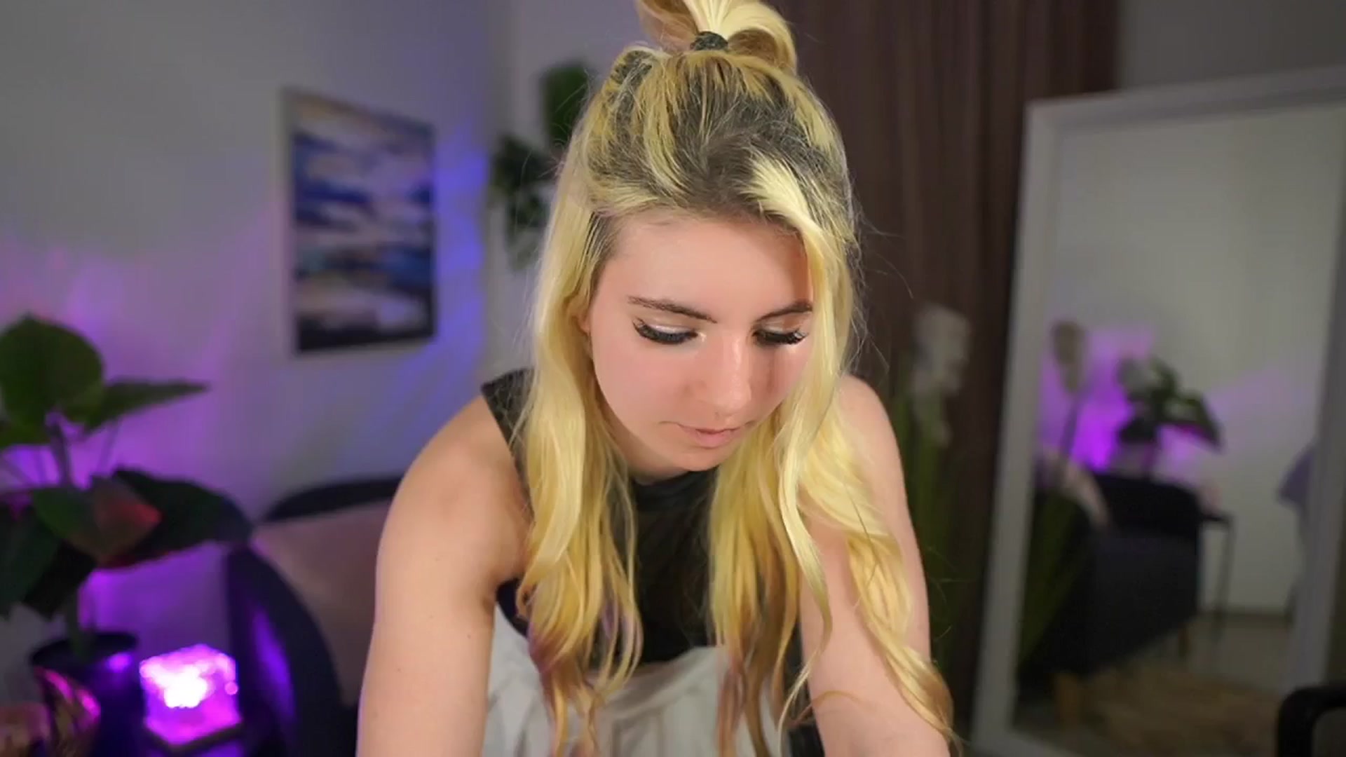 Gallery image thumbnail from Jetpearl74's myfreecams stream on, 04/02/2026, 20:01 image 4 of 20