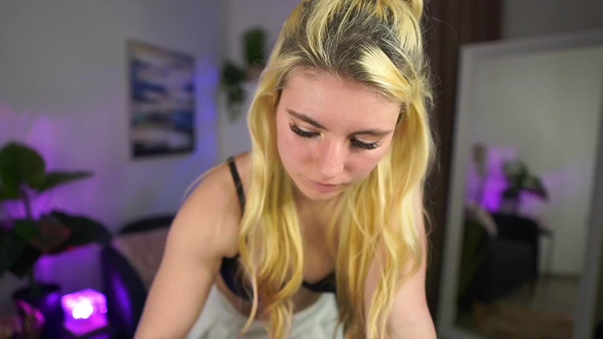 Gallery image thumbnail from Jetpearl74's myfreecams stream on, 04/02/2026, 22:50 image 18 of 20