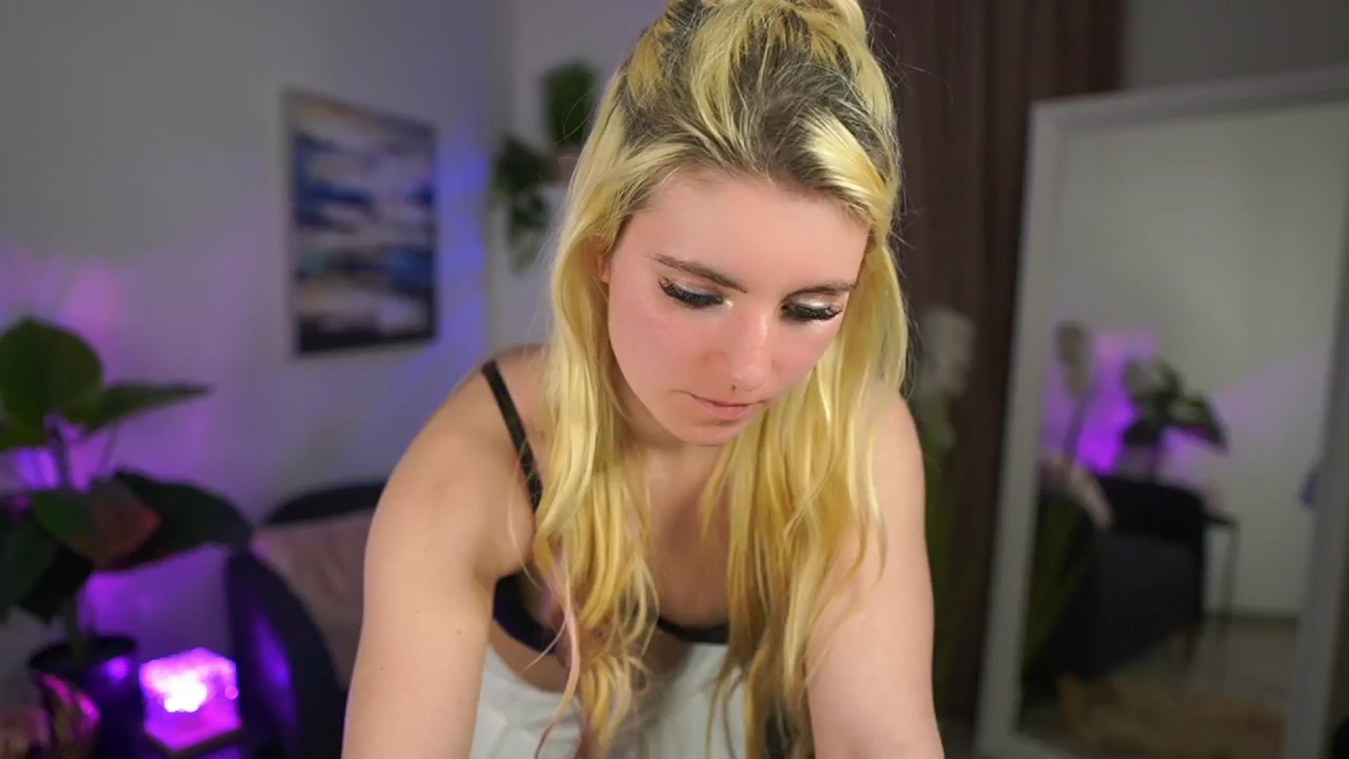 Gallery image thumbnail from Jetpearl74's myfreecams stream on, 04/02/2026, 22:50 image 19 of 20