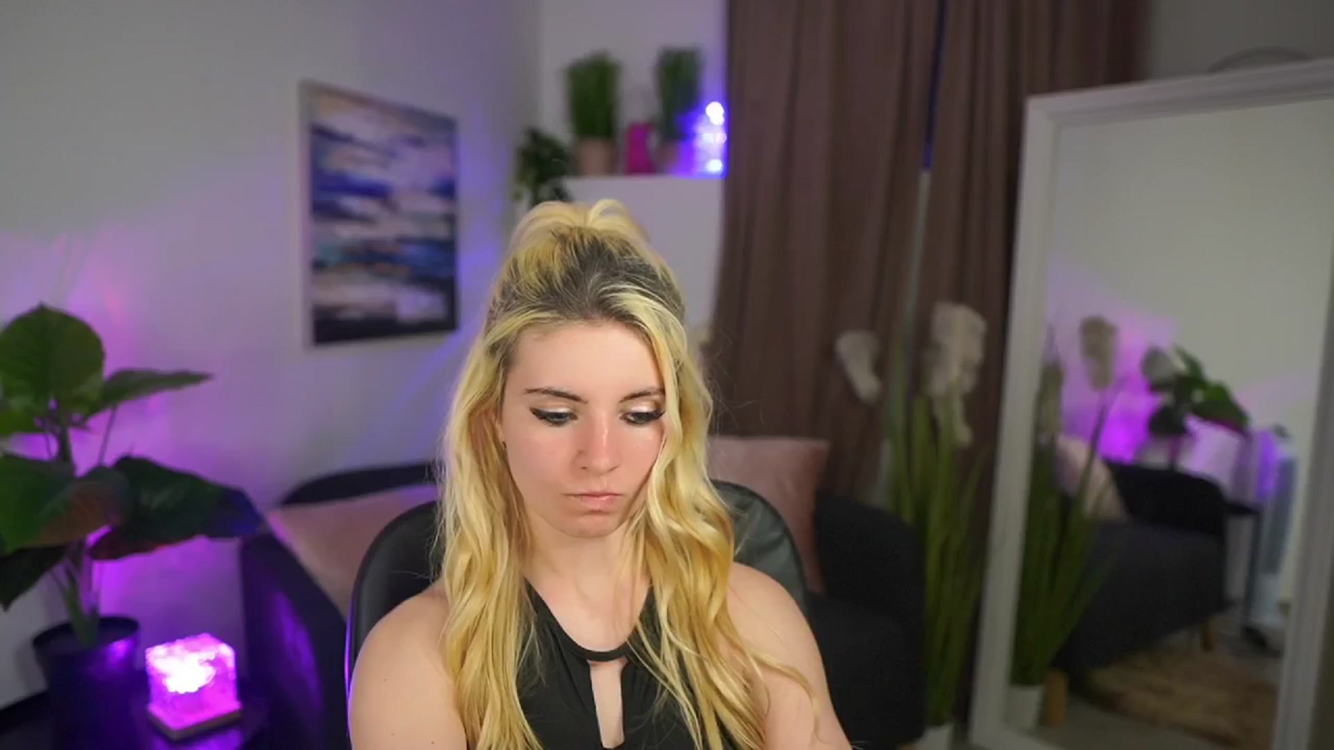 Gallery image thumbnail from Jetpearl74's myfreecams stream on, 04/06/2026, 20:29 image 1 of 20