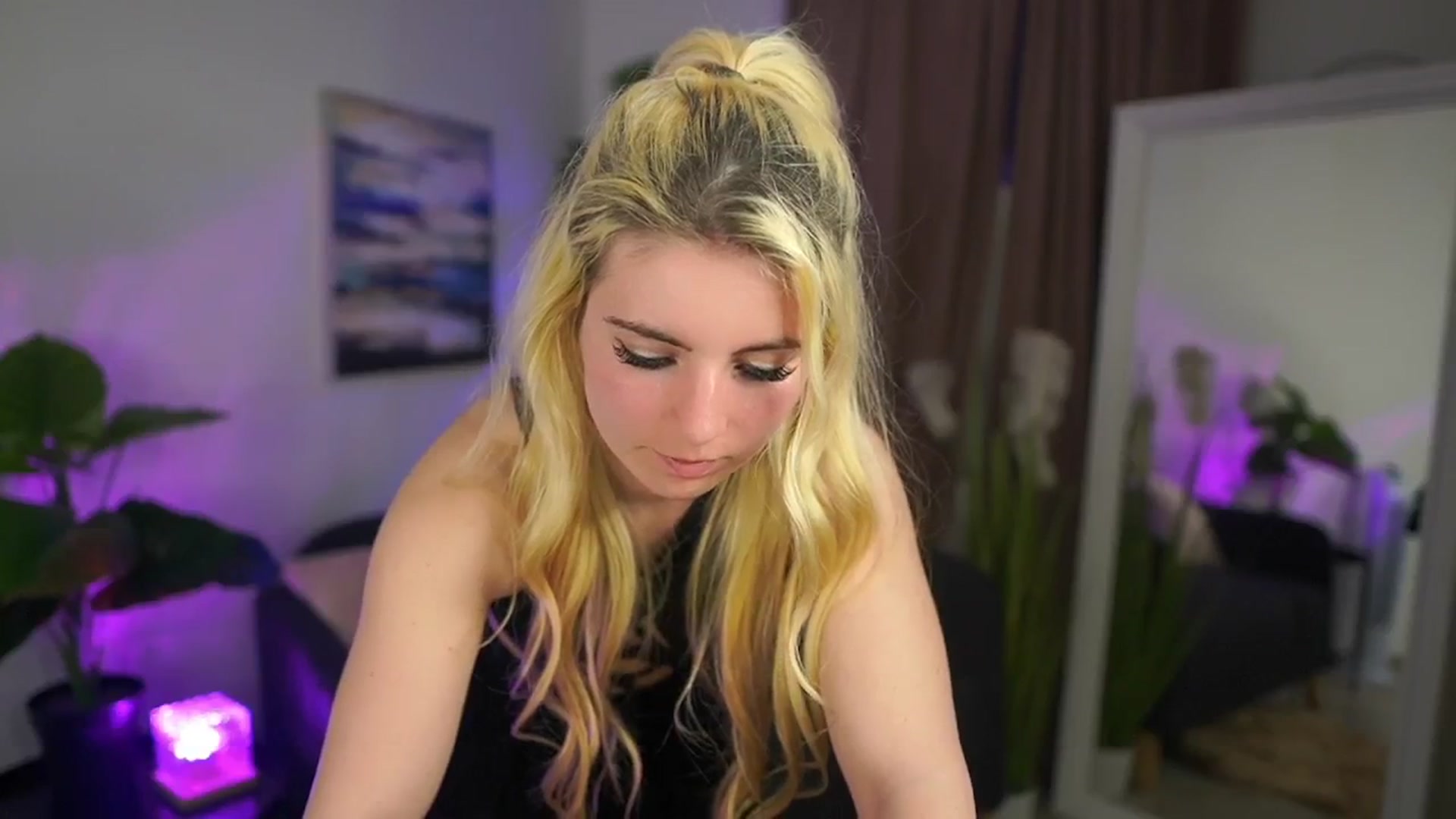 Gallery image thumbnail from Jetpearl74's myfreecams stream on, 04/06/2026, 21:31 image 14 of 20