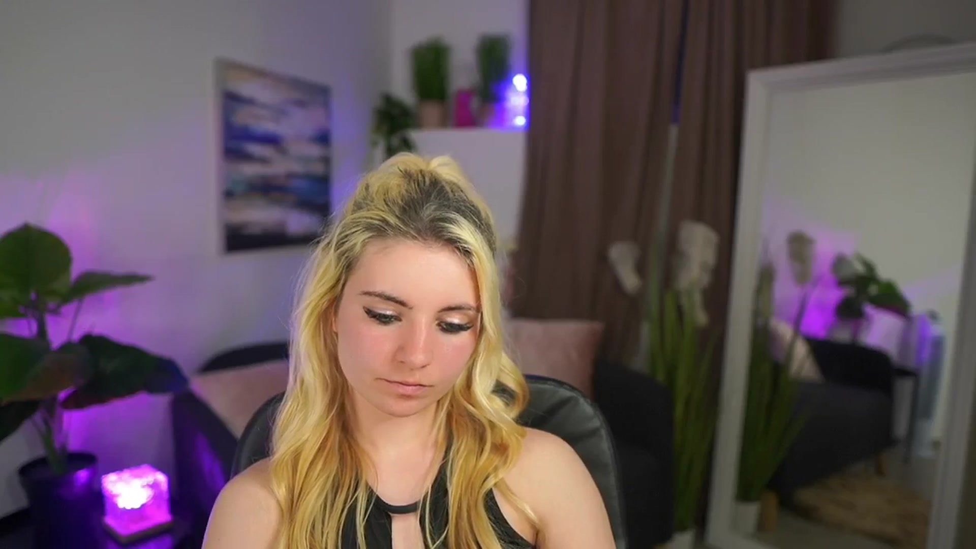 Gallery image thumbnail from Jetpearl74's myfreecams stream on, 04/06/2026, 21:31 image 11 of 20