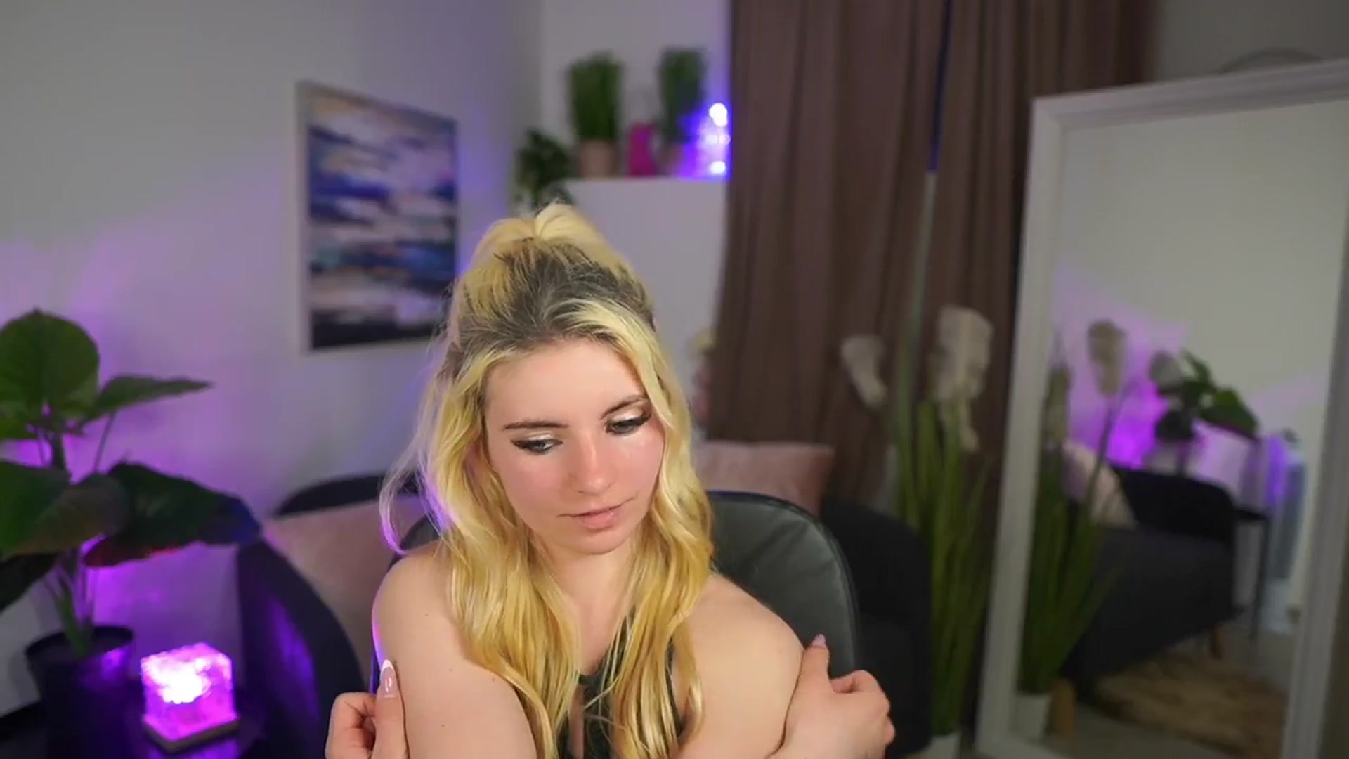 Gallery image thumbnail from Jetpearl74's myfreecams stream on, 04/06/2026, 21:31 image 10 of 20