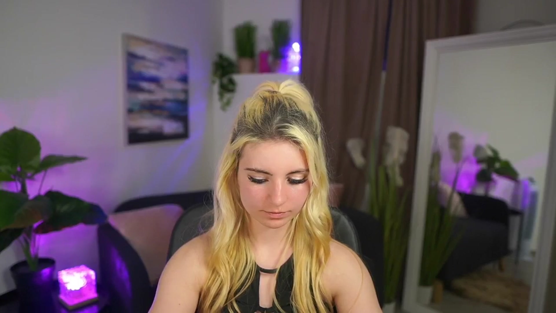 Gallery image thumbnail from Jetpearl74's myfreecams stream on, 04/06/2026, 21:31 image 5 of 20