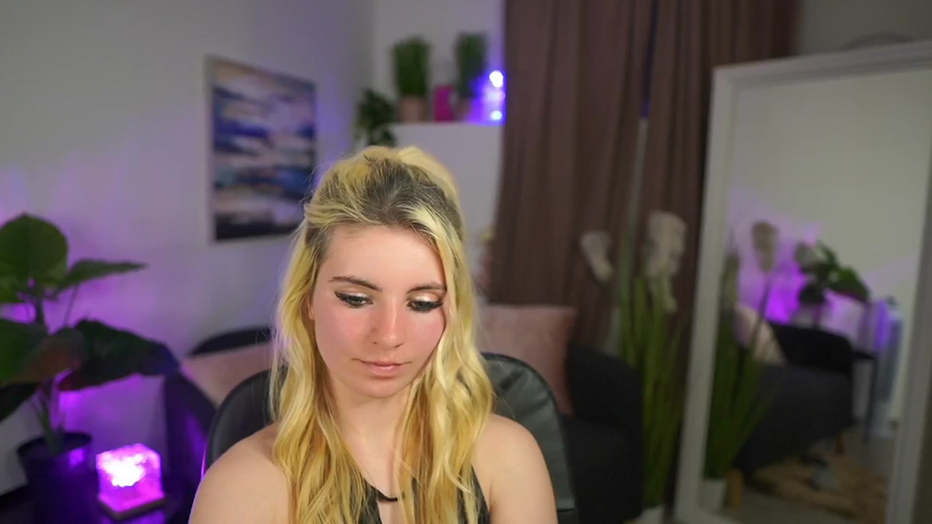 Gallery image thumbnail from Jetpearl74's myfreecams stream on, 04/06/2026, 23:05 image 10 of 20