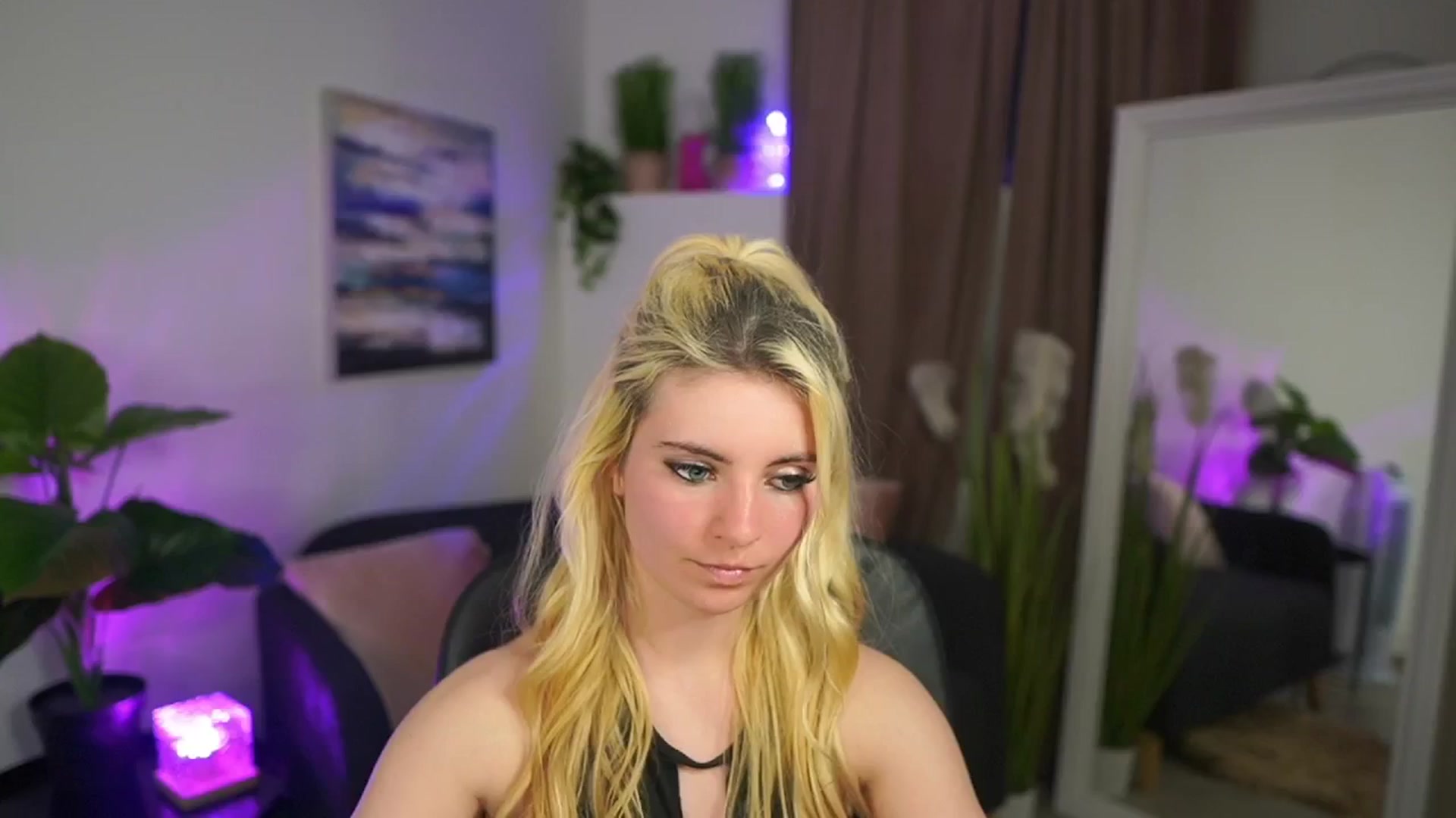 Gallery image thumbnail from Jetpearl74's myfreecams stream on, 04/06/2026, 23:05 image 1 of 20