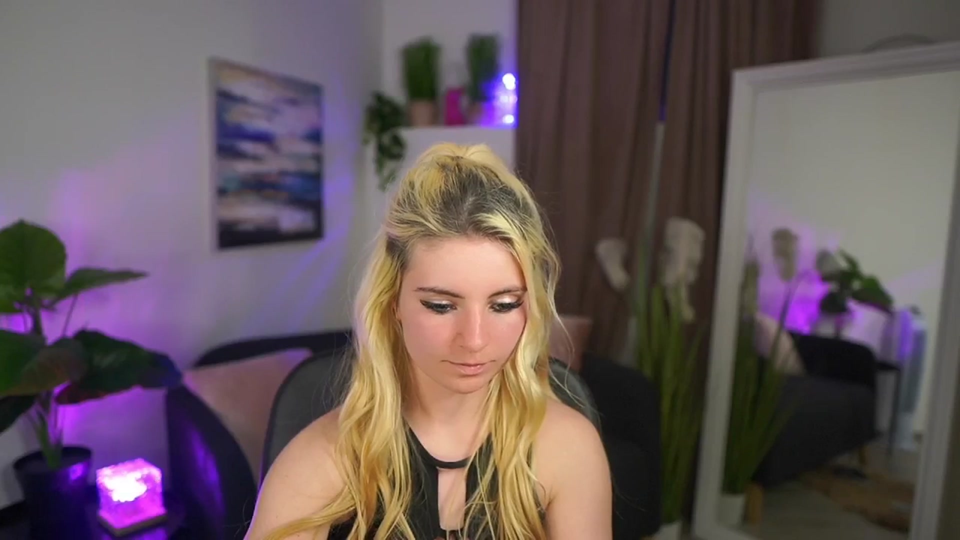 Gallery image thumbnail from Jetpearl74's myfreecams stream on, 04/06/2026, 23:05 image 17 of 20