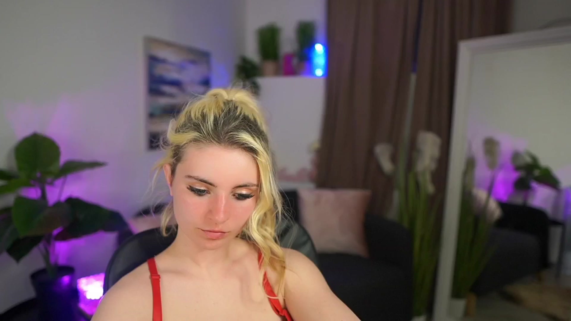 Gallery image thumbnail from Jetpearl74's myfreecams stream on, 04/08/2026, 22:05 image 7 of 20