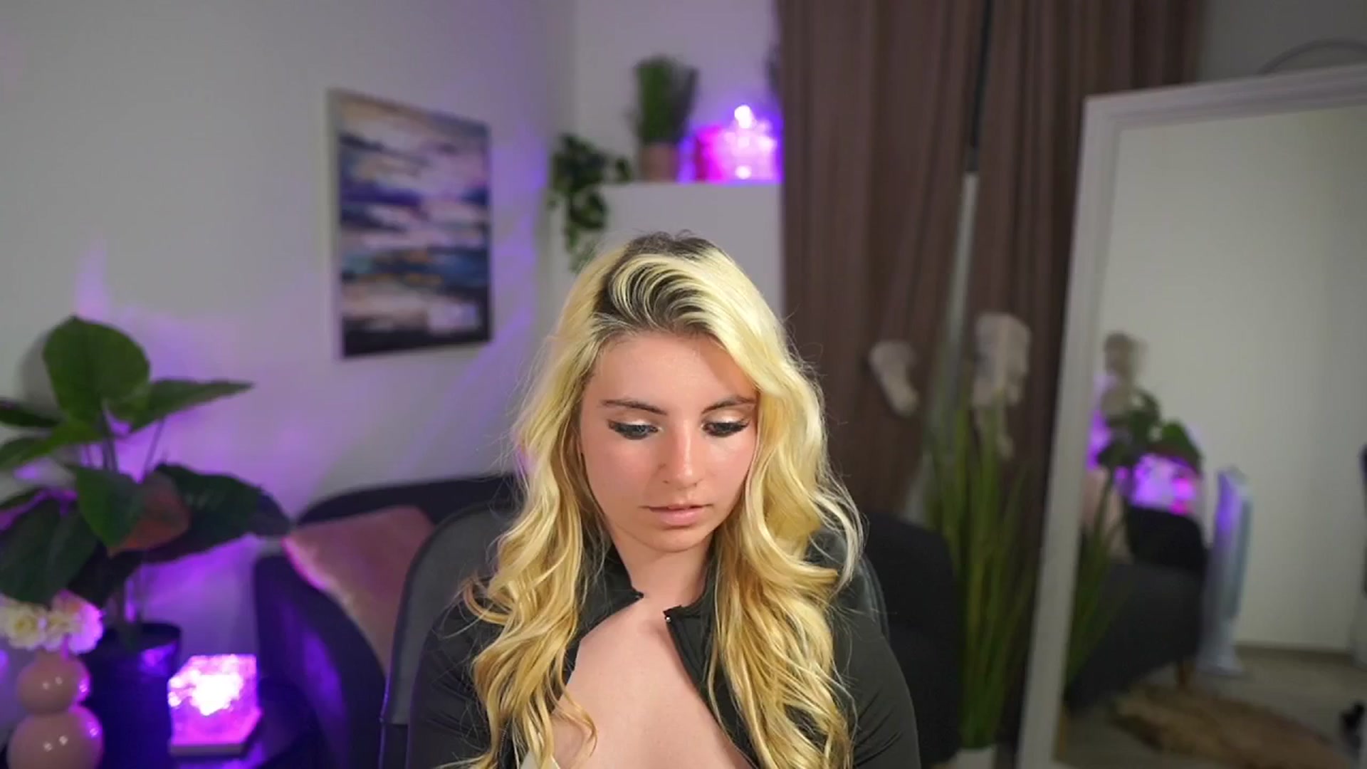 Gallery image thumbnail from Jetpearl74's myfreecams stream on, 04/12/2026, 21:35 image 4 of 20