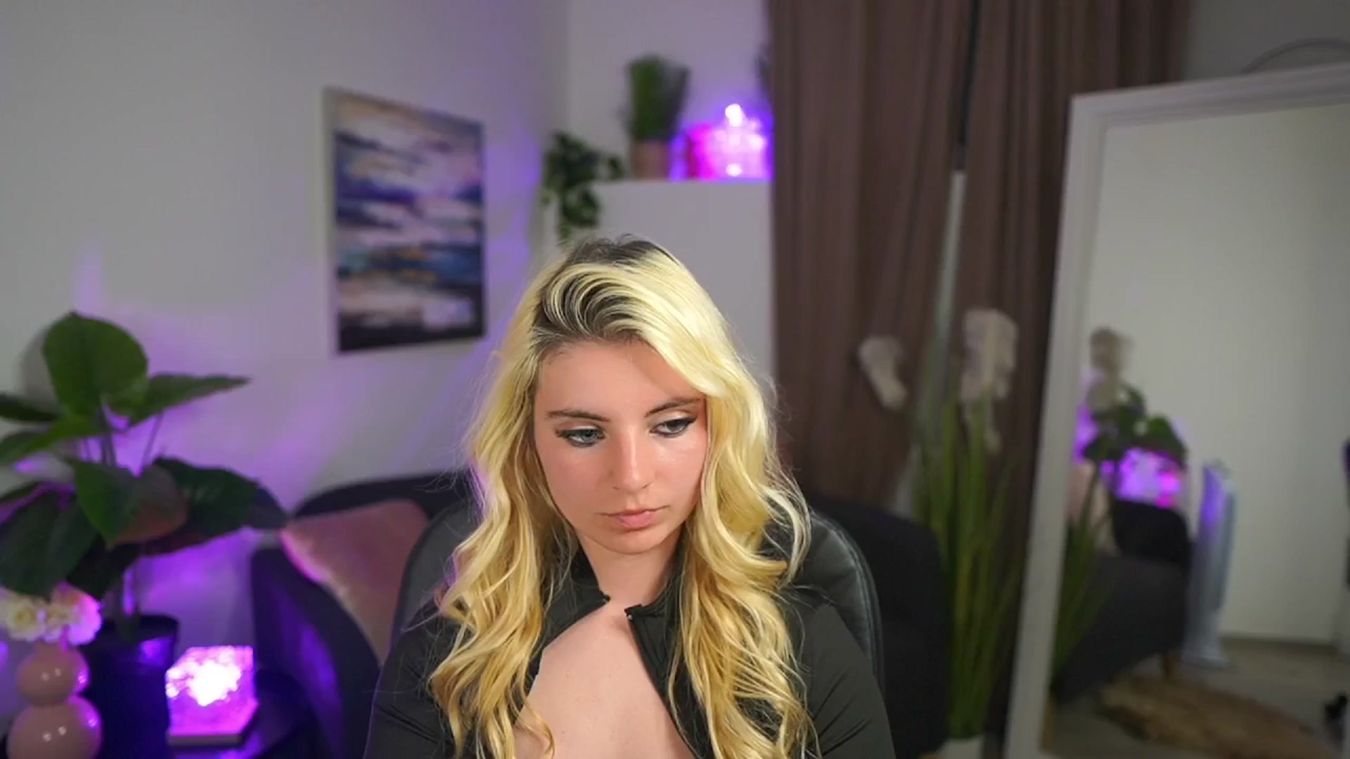 Gallery image thumbnail from Jetpearl74's myfreecams stream on, 04/12/2026, 21:35 image 2 of 20
