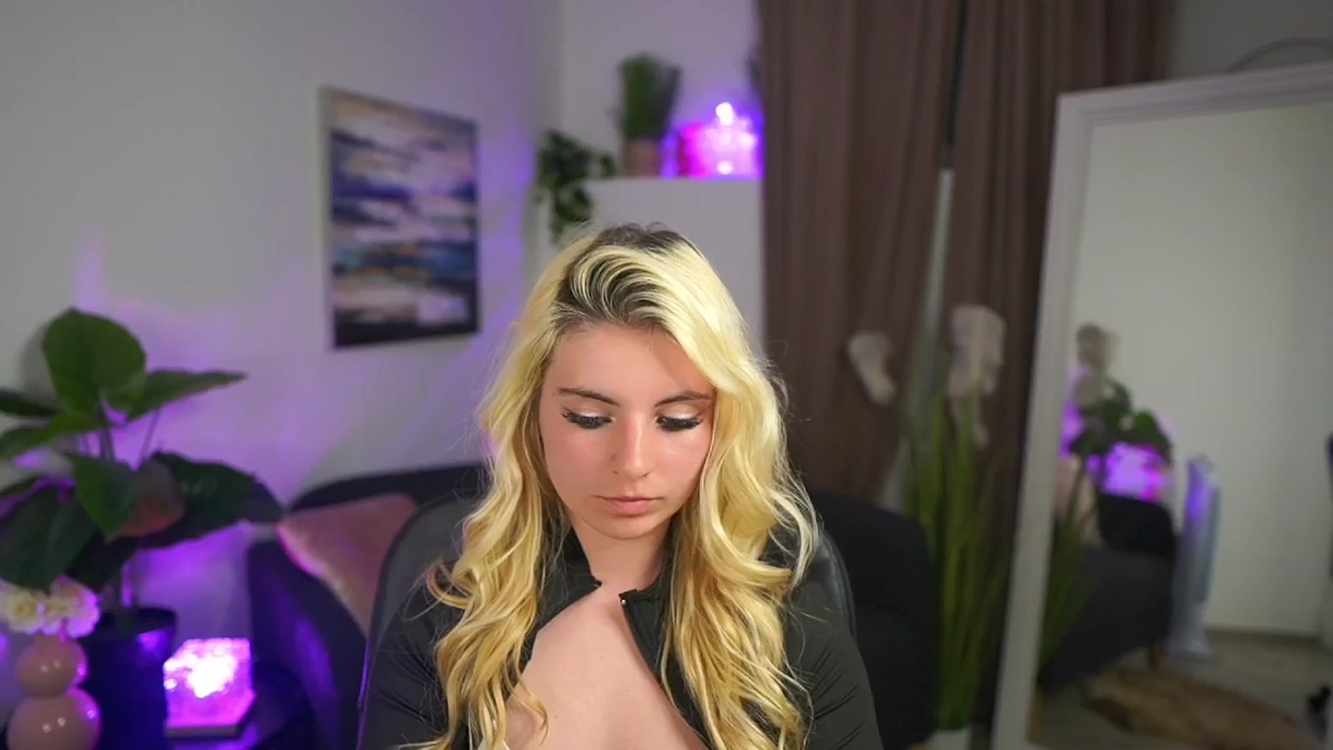 Gallery image thumbnail from Jetpearl74's myfreecams stream on, 04/12/2026, 21:35 image 3 of 20