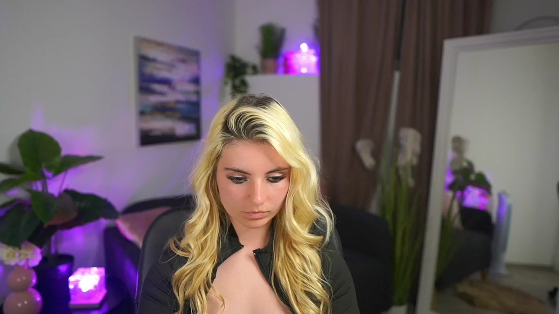 Gallery image thumbnail from Jetpearl74's myfreecams stream on, 04/12/2026, 21:35 image 5 of 20