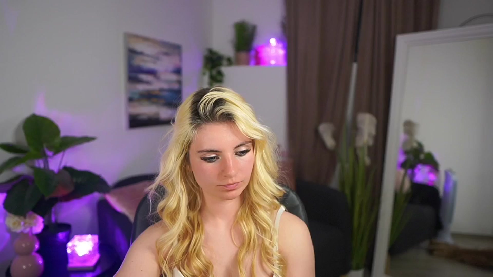 Gallery image thumbnail from Jetpearl74's myfreecams stream on, 04/12/2026, 23:23 image 16 of 20