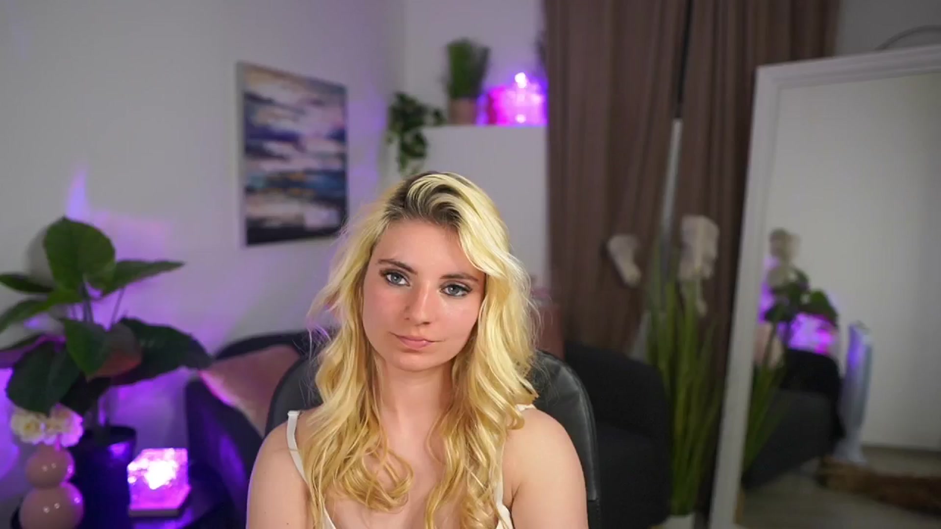 Gallery image thumbnail from Jetpearl74's myfreecams stream on, 04/12/2026, 23:23 image 13 of 20