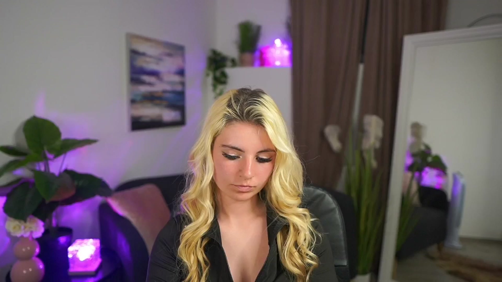 Gallery image thumbnail from Jetpearl74's myfreecams stream on, 04/12/2026, 23:23 image 4 of 20