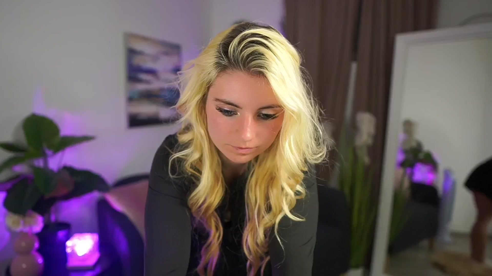 Gallery image thumbnail from Jetpearl74's myfreecams stream on, 04/12/2026, 23:23 image 7 of 20