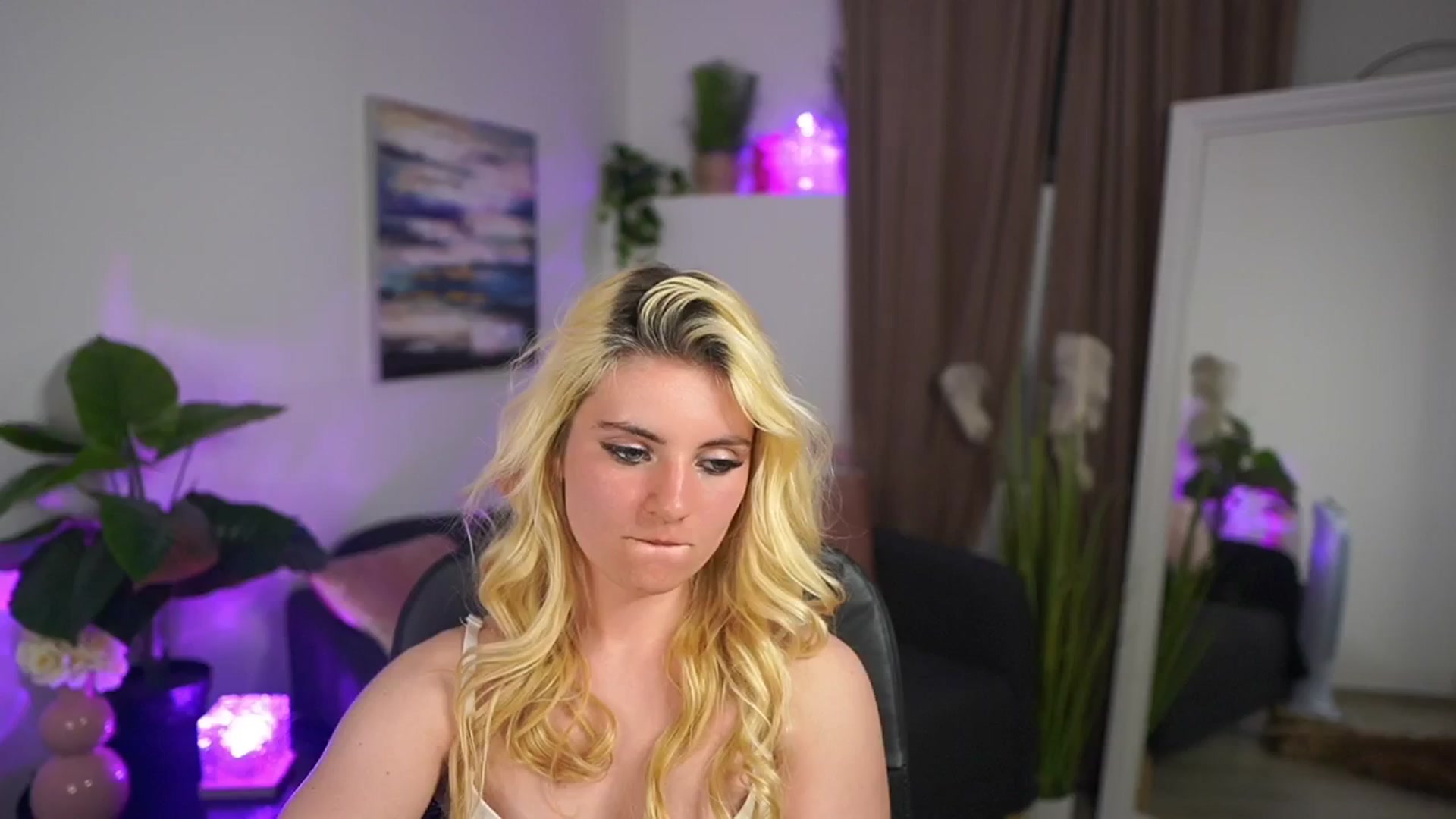 Gallery image thumbnail from Jetpearl74's myfreecams stream on, 04/12/2026, 23:23 image 12 of 20