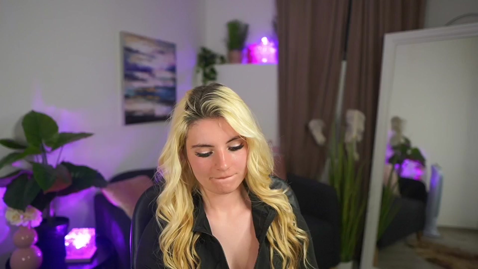 Gallery image thumbnail from Jetpearl74's myfreecams stream on, 04/12/2026, 23:23 image 2 of 20