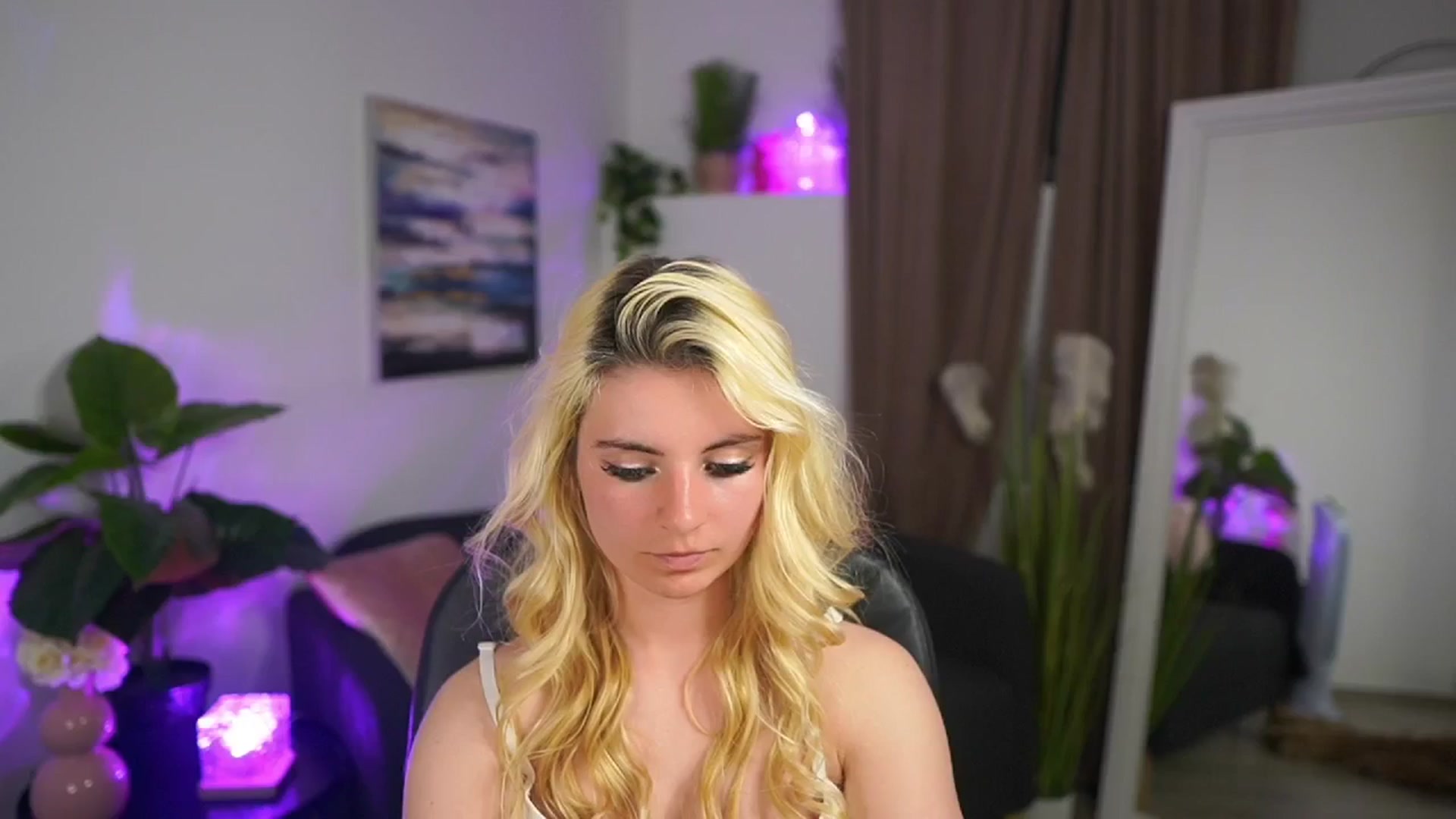 Gallery image thumbnail from Jetpearl74's myfreecams stream on, 04/12/2026, 23:23 image 17 of 20