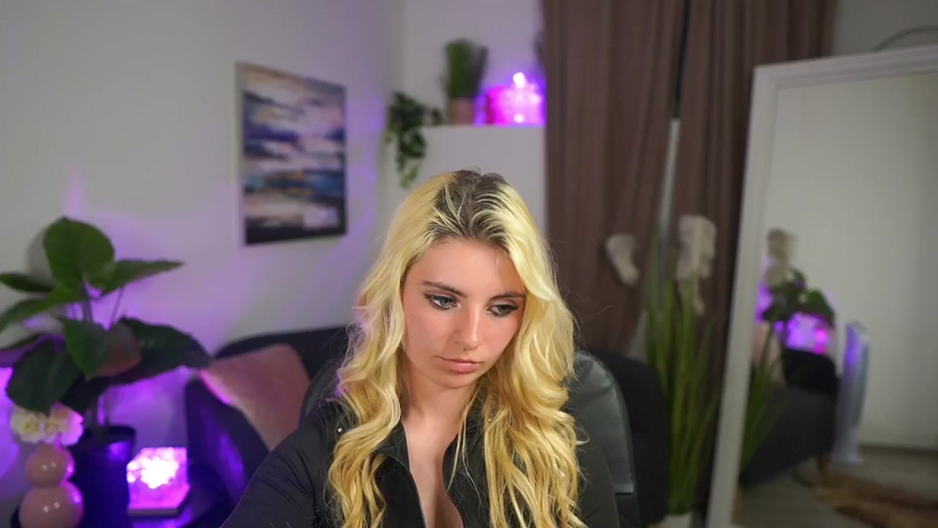 Gallery image thumbnail from Jetpearl74's myfreecams stream on, 04/12/2026, 23:23 image 5 of 20