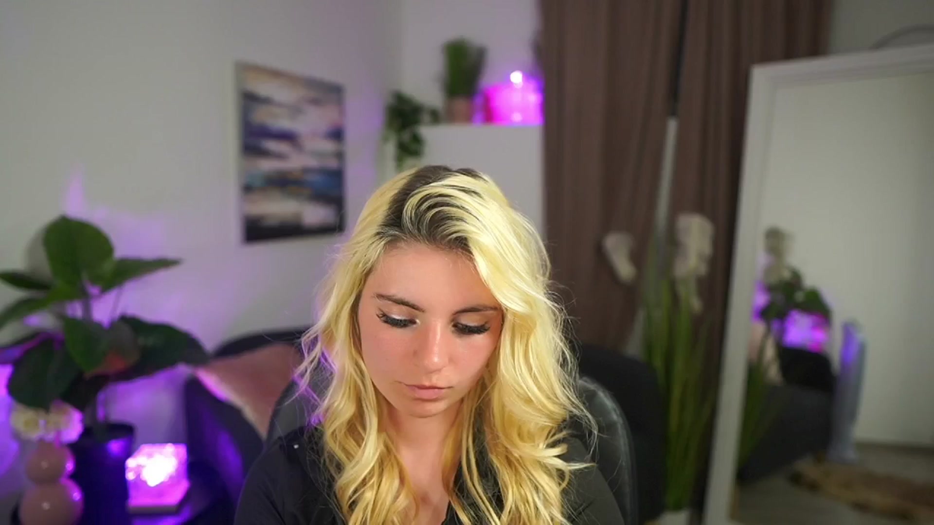 Gallery image thumbnail from Jetpearl74's myfreecams stream on, 04/12/2026, 23:59 image 2 of 20