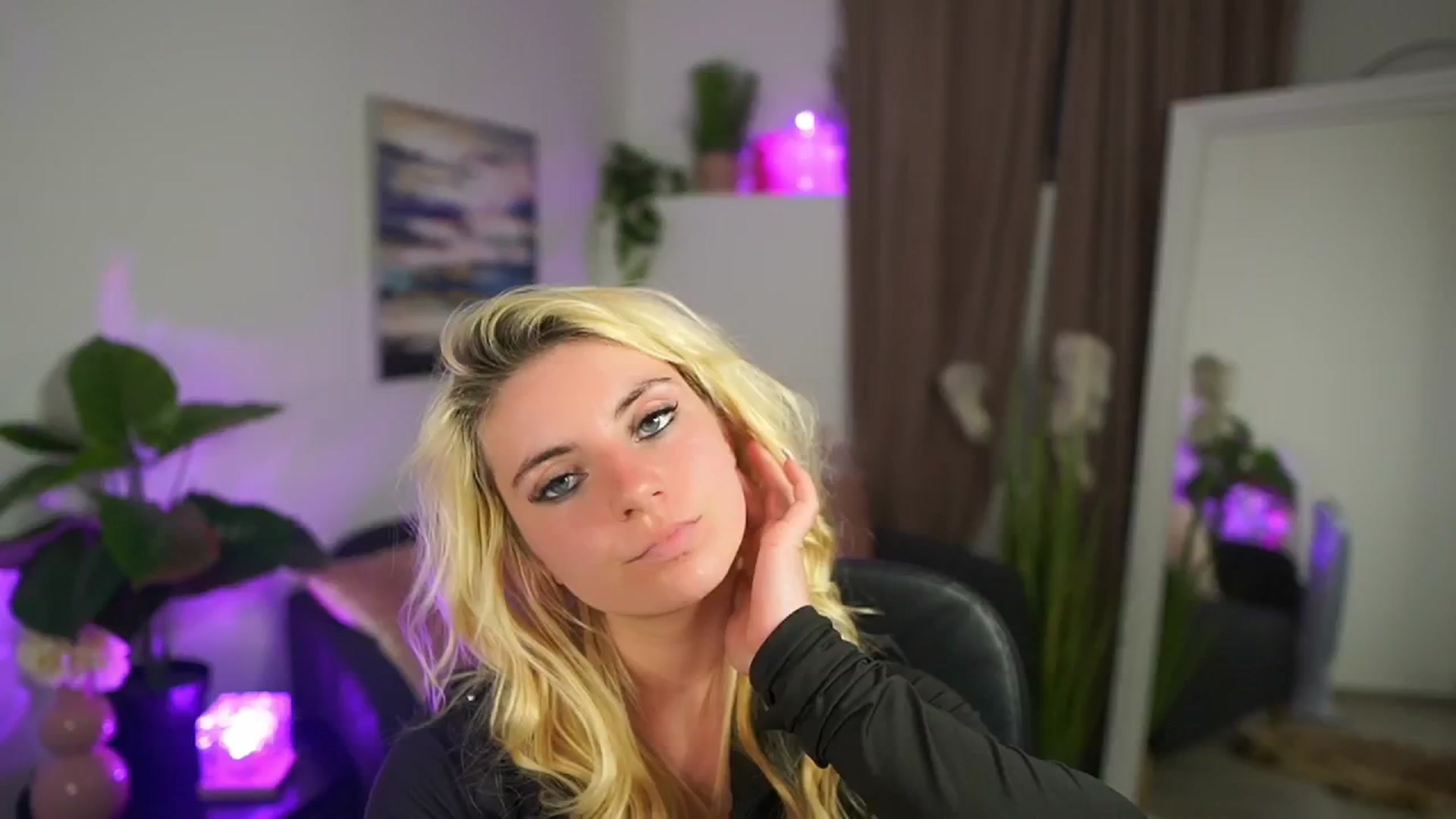 Gallery image thumbnail from Jetpearl74's myfreecams stream on, 04/12/2026, 23:59 image 9 of 20