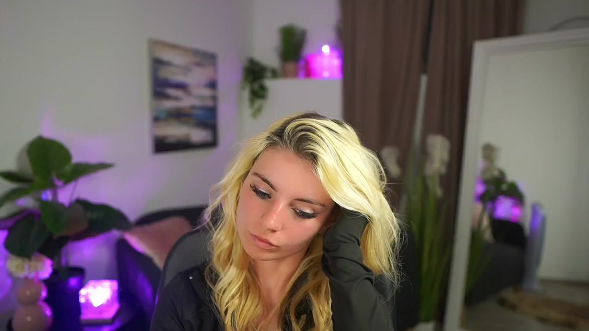 Gallery image thumbnail from Jetpearl74's myfreecams stream on, 04/12/2026, 23:59 image 3 of 20