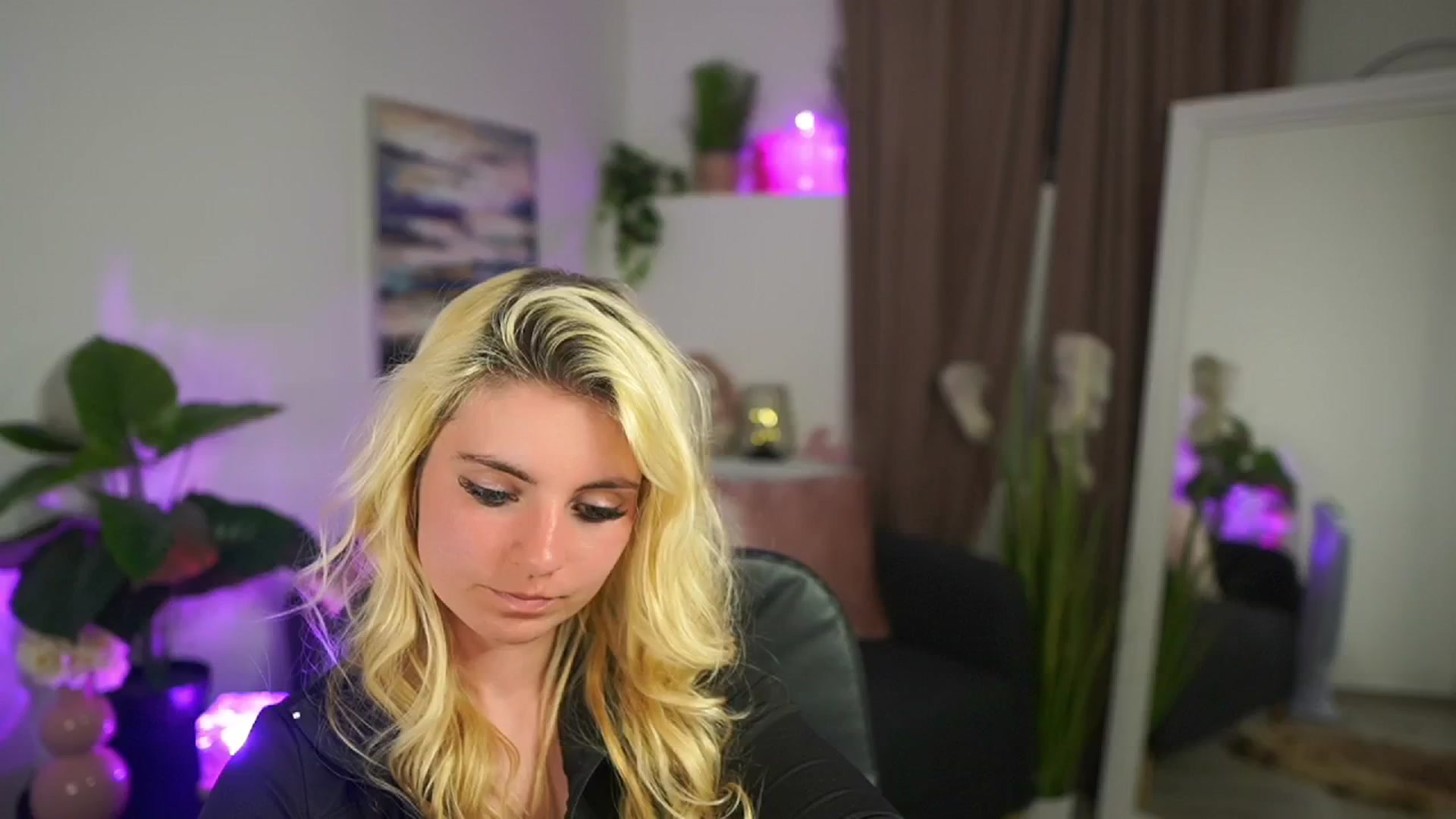 Gallery image thumbnail from Jetpearl74's myfreecams stream on, 04/12/2026, 23:59 image 14 of 20