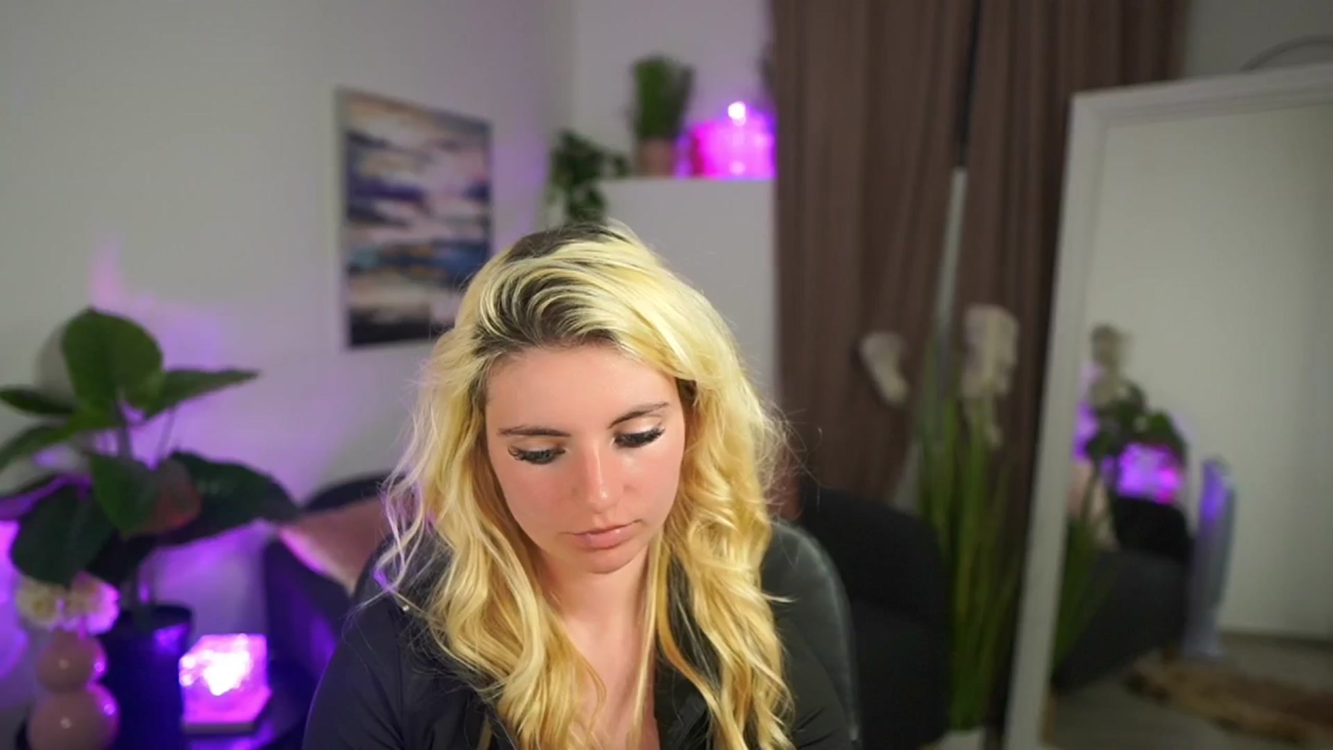 Gallery image thumbnail from Jetpearl74's myfreecams stream on, 04/12/2026, 23:59 image 8 of 20