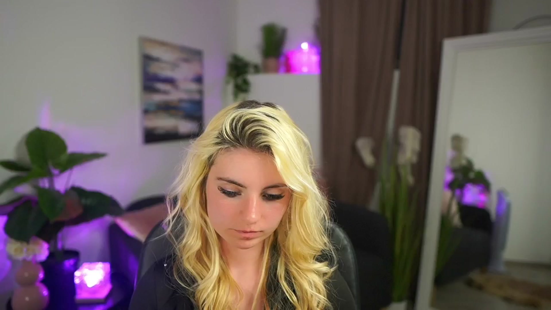 Gallery image thumbnail from Jetpearl74's myfreecams stream on, 04/12/2026, 23:59 image 6 of 20