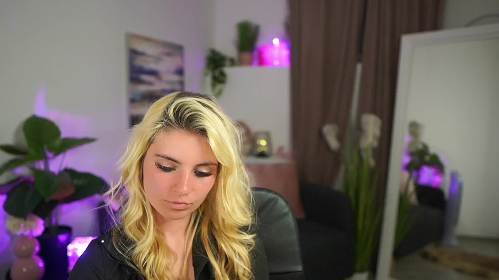 Gallery image thumbnail from Jetpearl74's myfreecams stream on, 04/12/2026, 23:59 image 16 of 20
