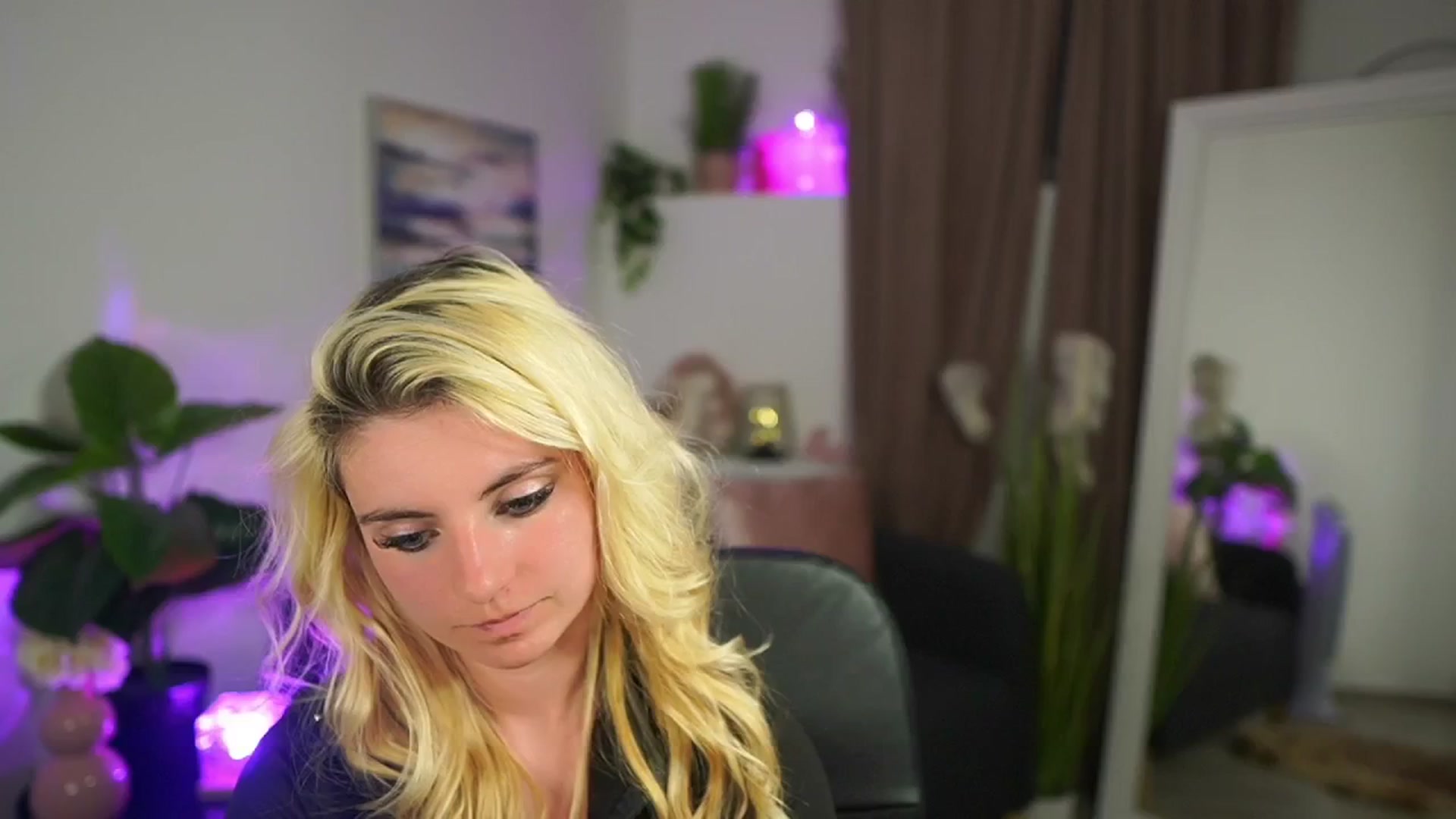 Gallery image thumbnail from Jetpearl74's myfreecams stream on, 04/12/2026, 23:59 image 11 of 20