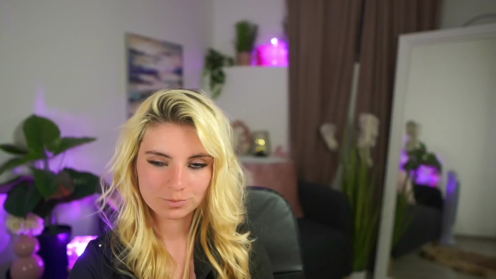 Gallery image thumbnail from Jetpearl74's myfreecams stream on, 04/12/2026, 23:59 image 15 of 20