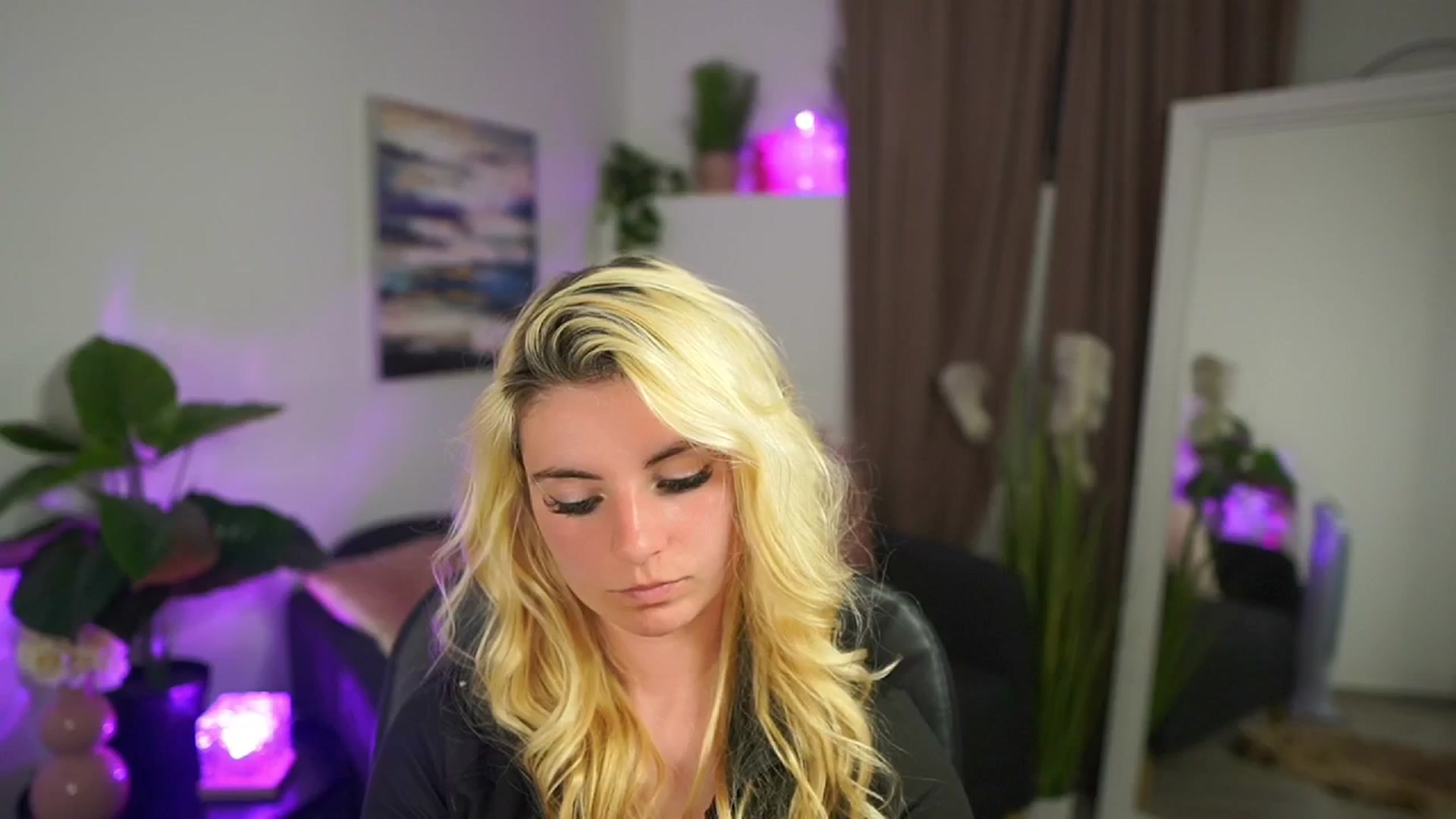 Gallery image thumbnail from Jetpearl74's myfreecams stream on, 04/12/2026, 23:59 image 4 of 20