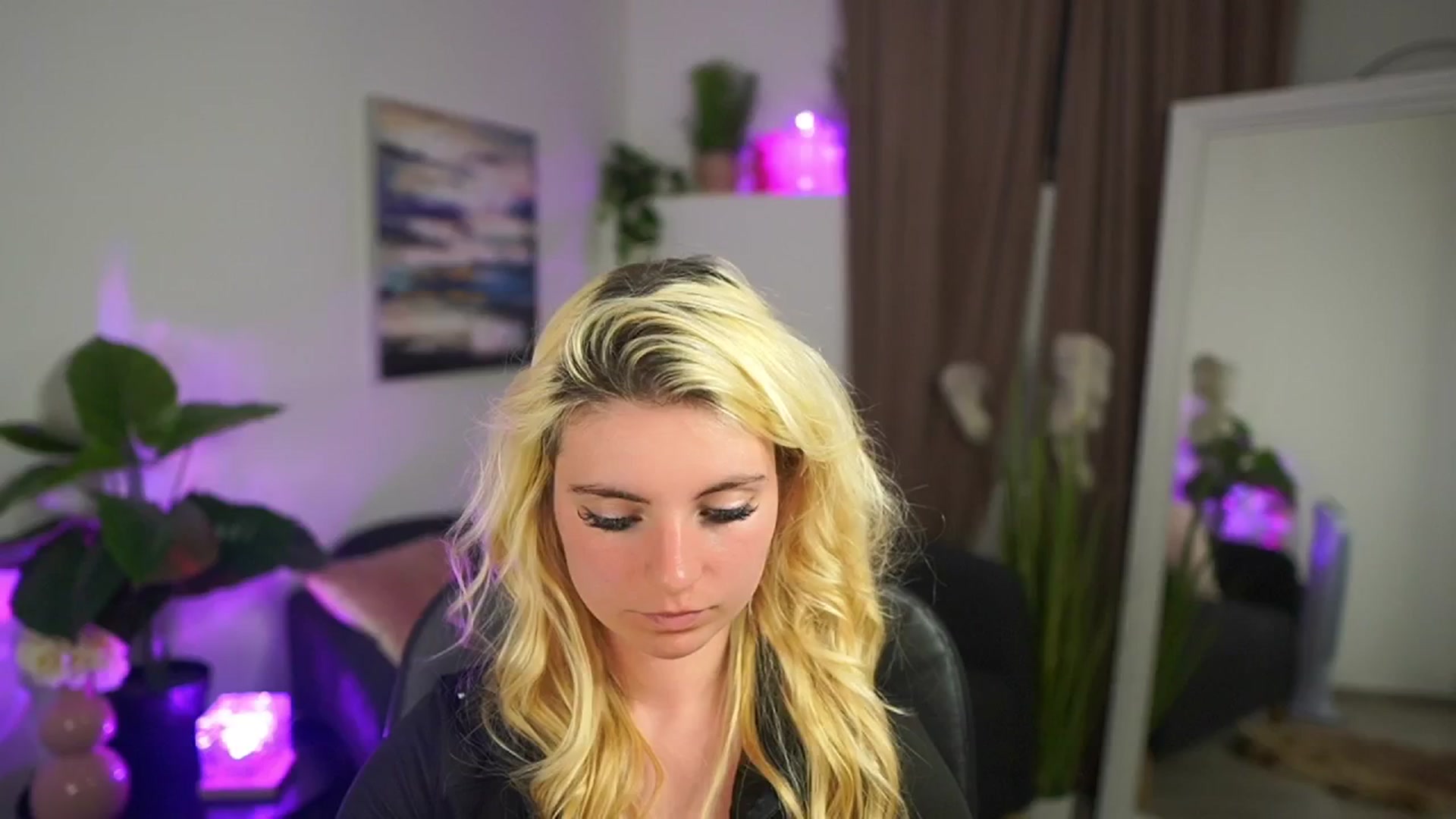 Gallery image thumbnail from Jetpearl74's myfreecams stream on, 04/12/2026, 23:59 image 7 of 20