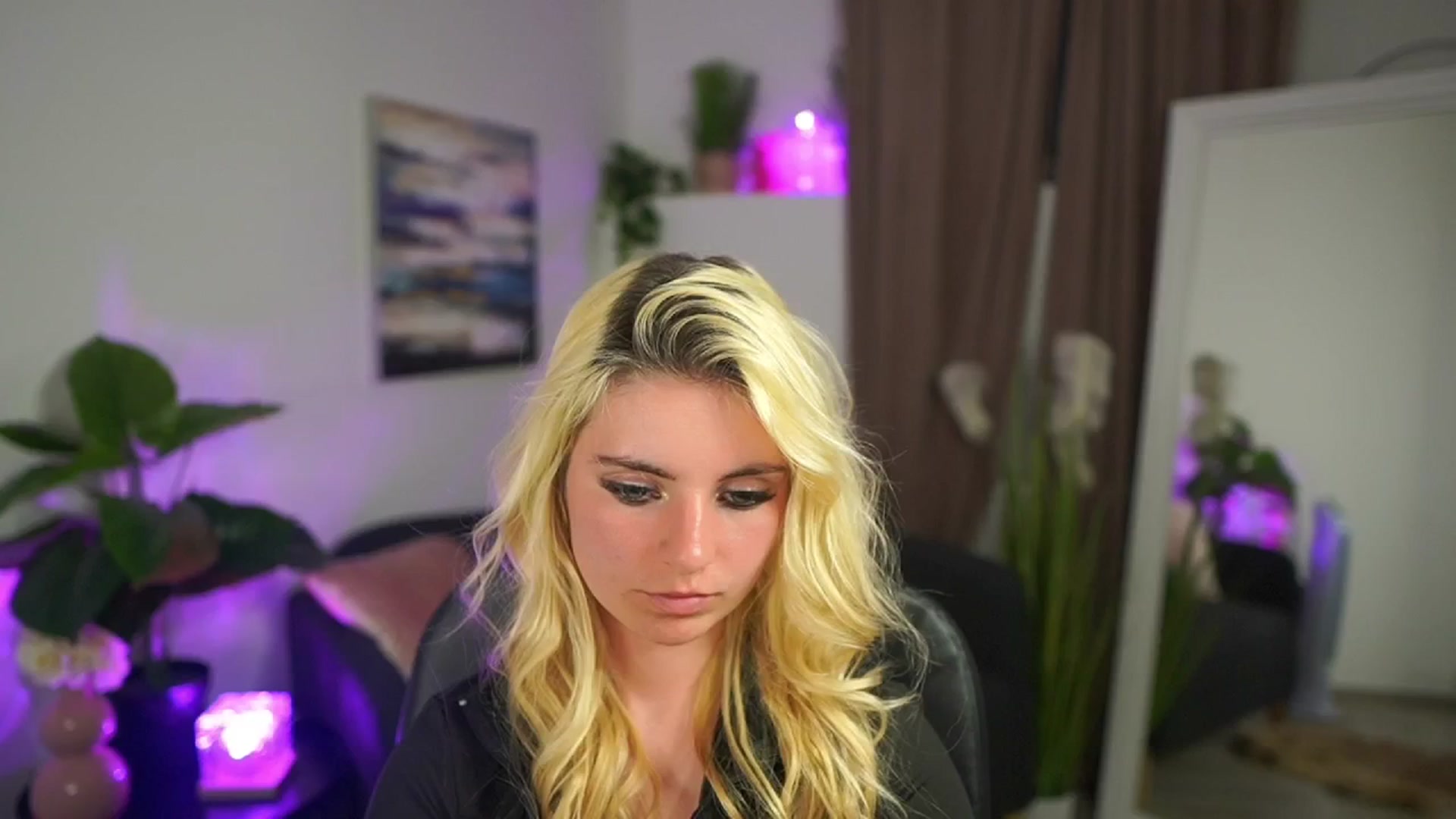 Gallery image thumbnail from Jetpearl74's myfreecams stream on, 04/12/2026, 23:59 image 1 of 20